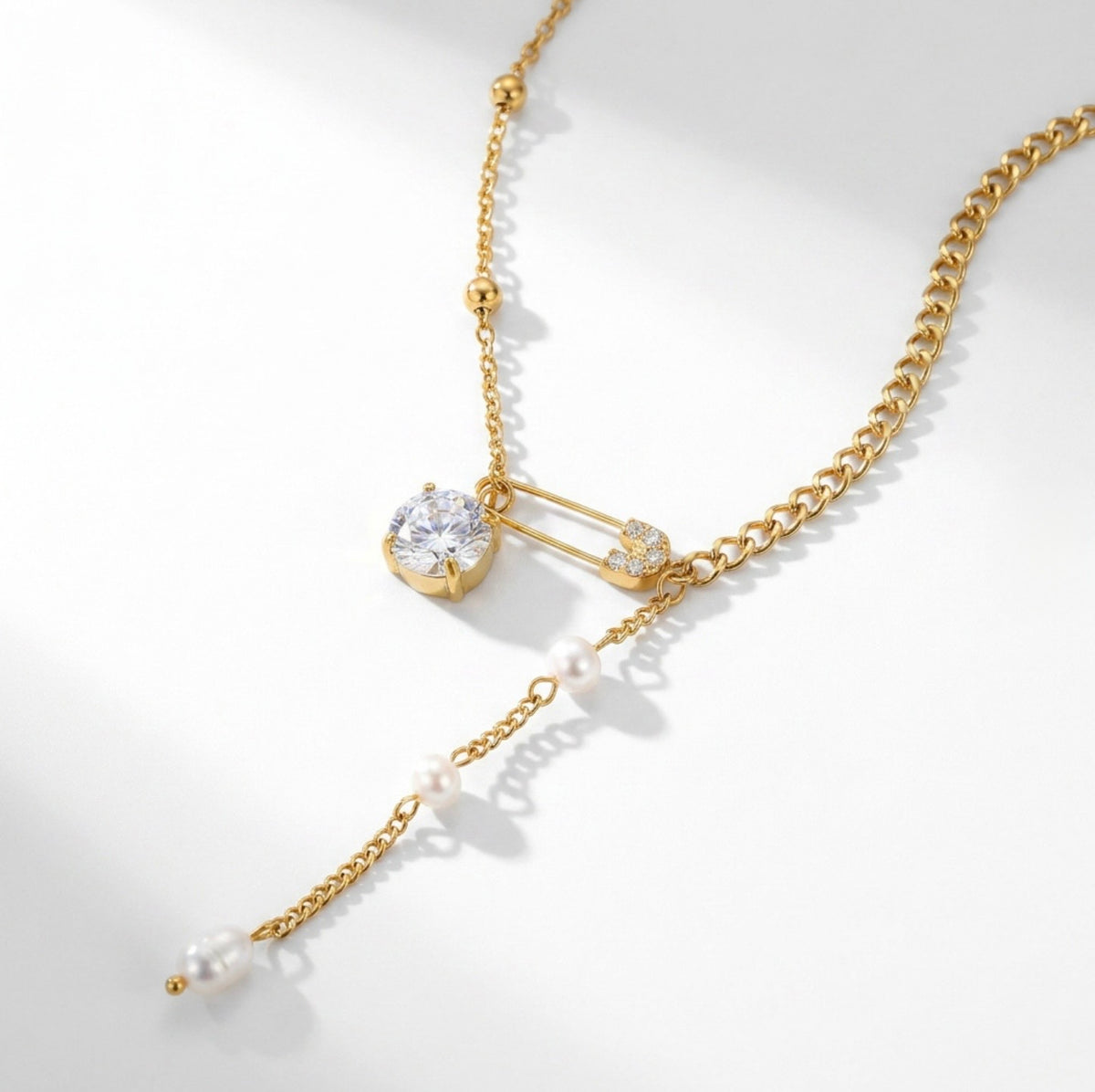 Diamonds and Pearls Necklace - 18k Gold Plated Stainless Steel
