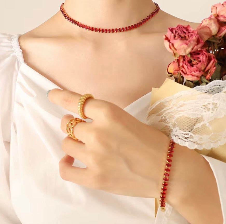 Elisia Necklace - 18k Gold Plated Stainless Steel